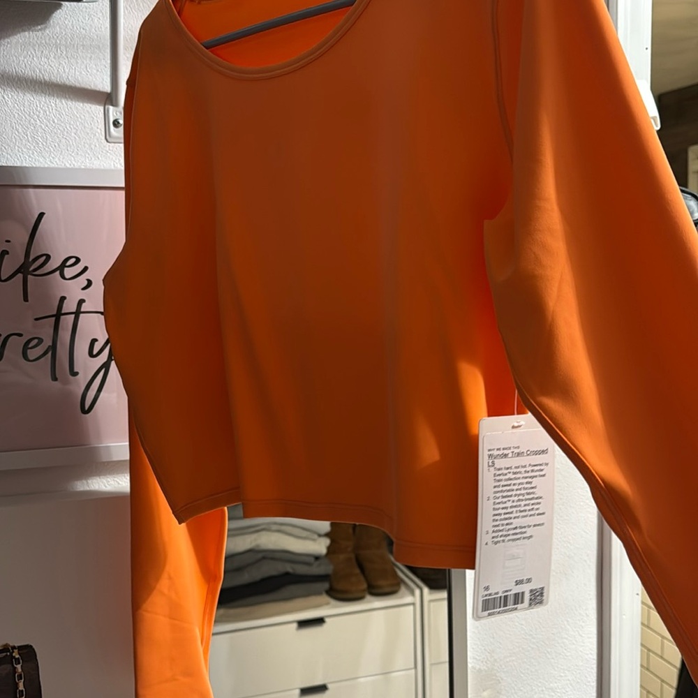 Brand new lululemon Wunder Train Cropped workout top 🧡